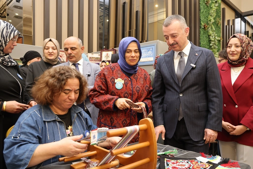 Körfez ilçe sergisinde Türk Dünyası rüzgârı esti 