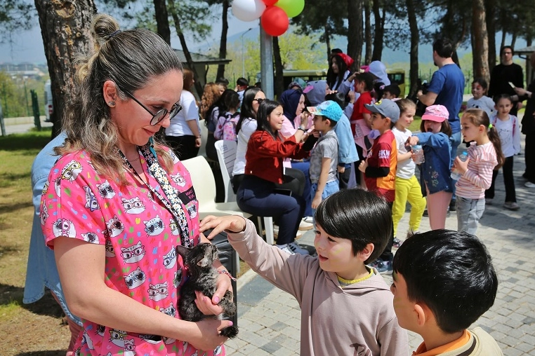 Bursa'da çocuklara hayvan sevgisi aşılandı 