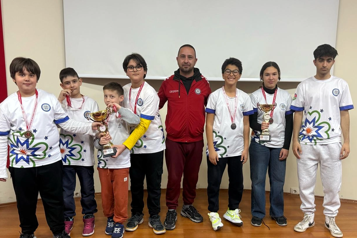 Muğlalı sporcularından satrançta çifte başarı 