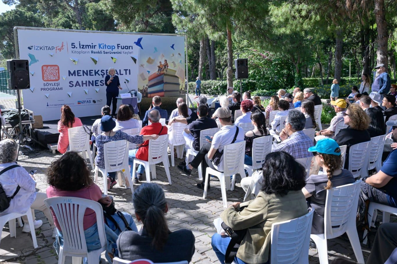 İzmirliler İzmir Kitap Fuarı’na akın etti 