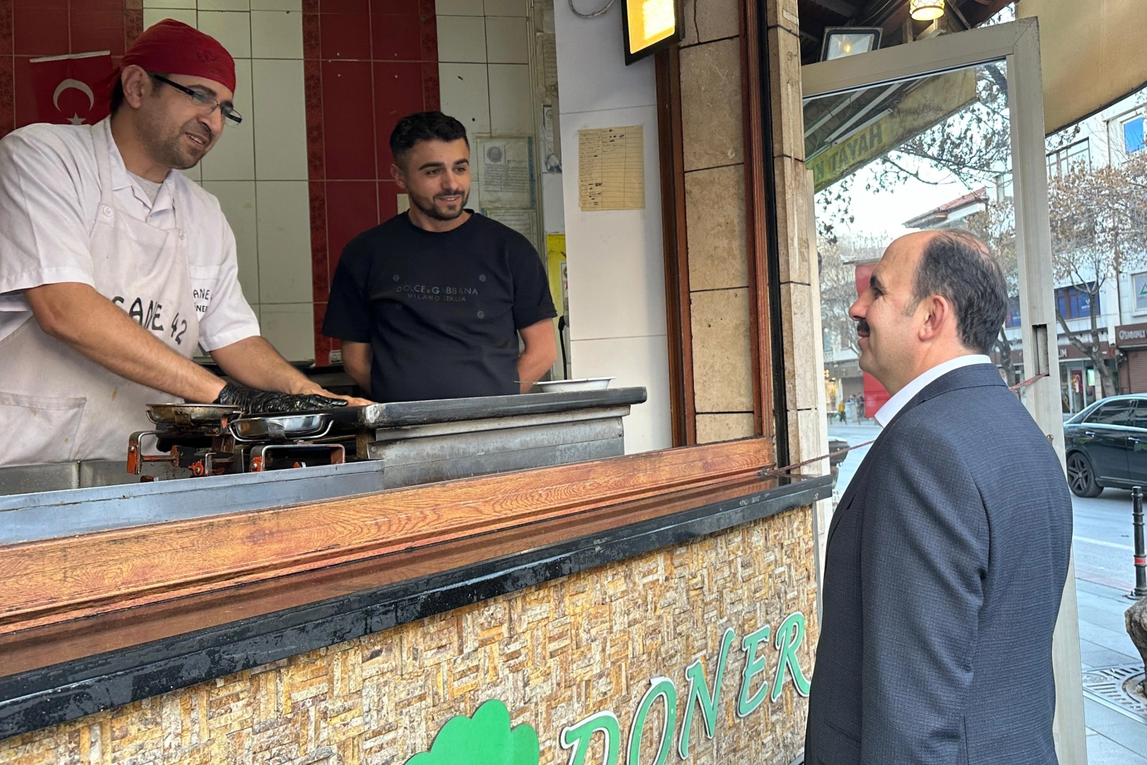 Konya'da Başkan Altay şehir merkezinde esnafları ziyaret etti 