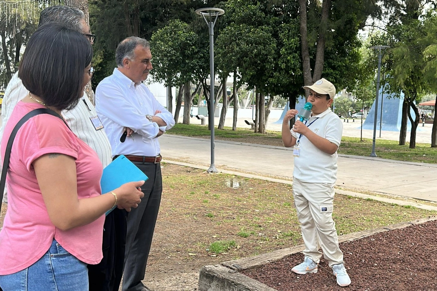 Antalya'da küçük rehberler şehri tanıtıyor 