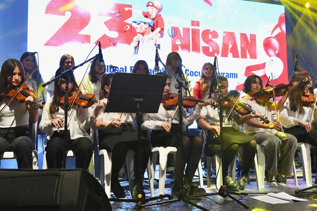 Gençlik Orkestrası ve Korosu’ndan 23 Nisan konseri 