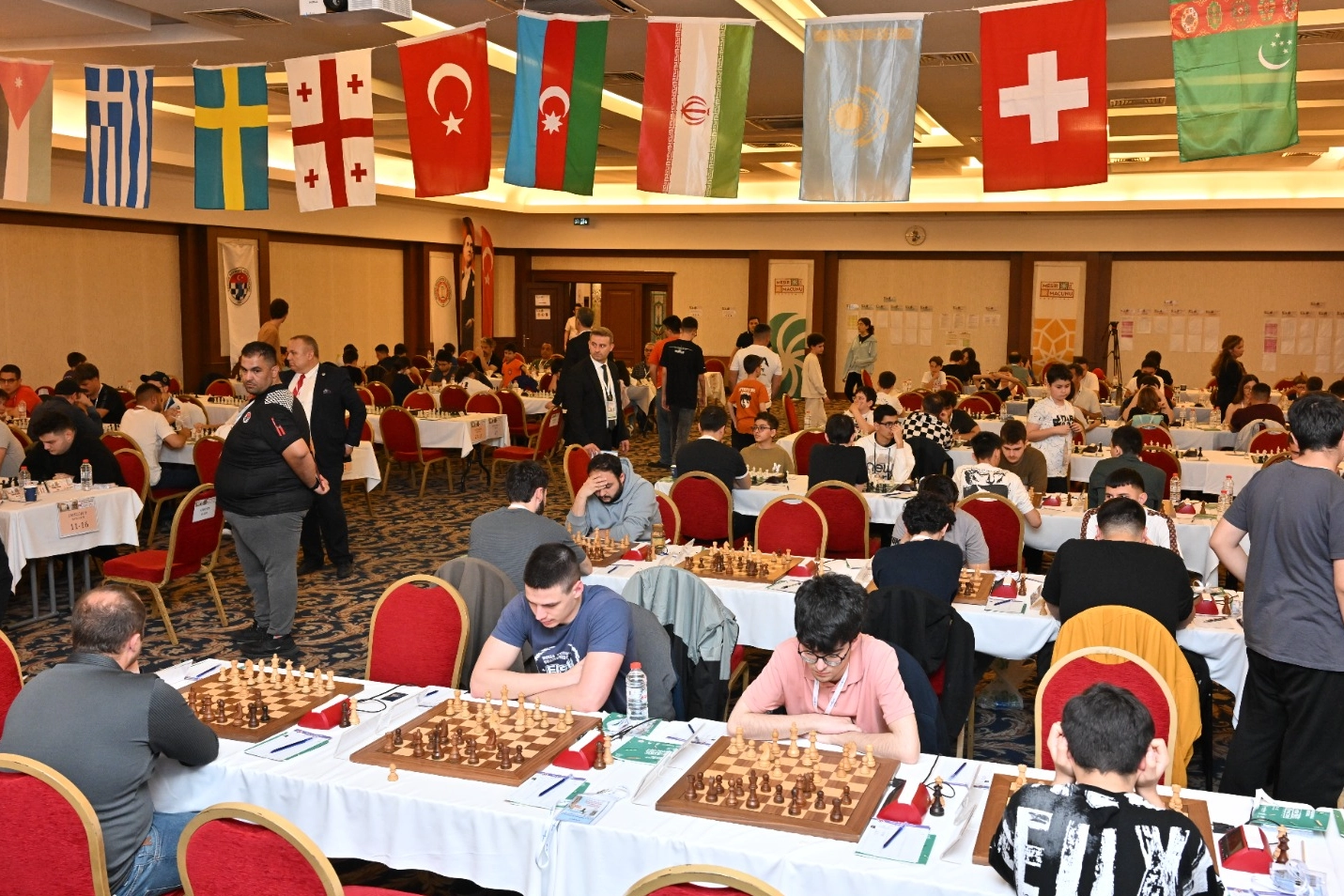 Manisa’da uluslararası satranç turnuvası heyecanı başladı 