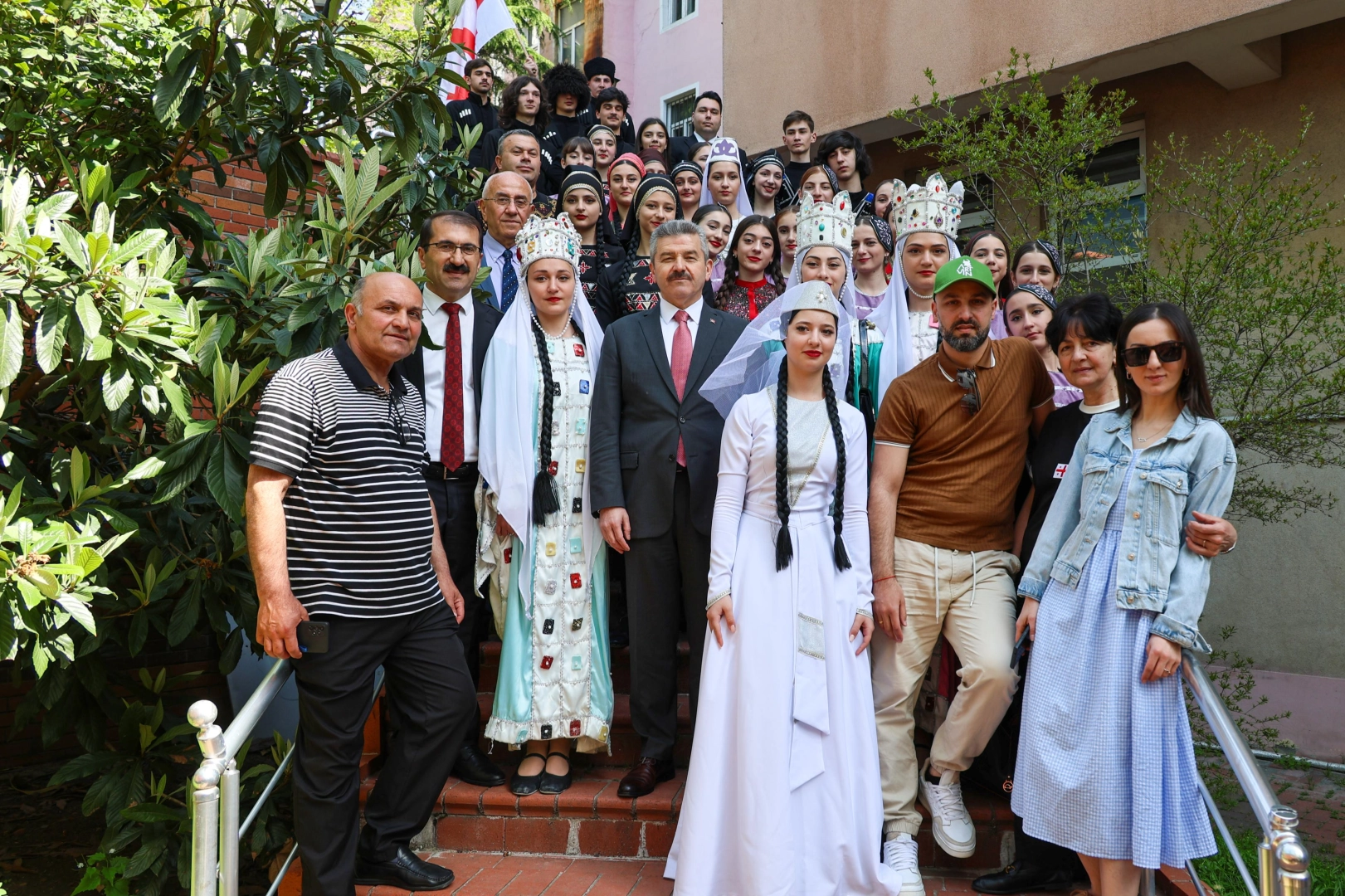Artvin Valisi Ergün, dost ve kardeş ülke Gürcistan’ın çocuklarını unutmadı 