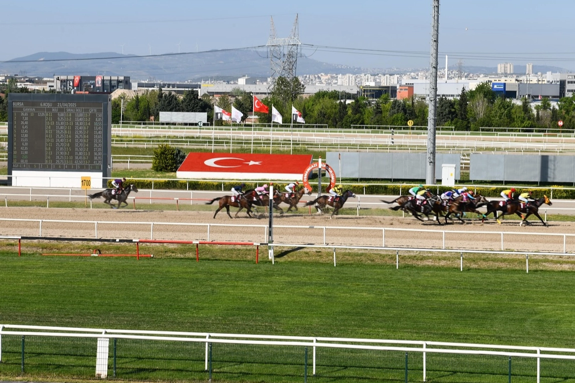 Mustafakemalpaşa adını taşıyan ilk koşu tamamlandı 