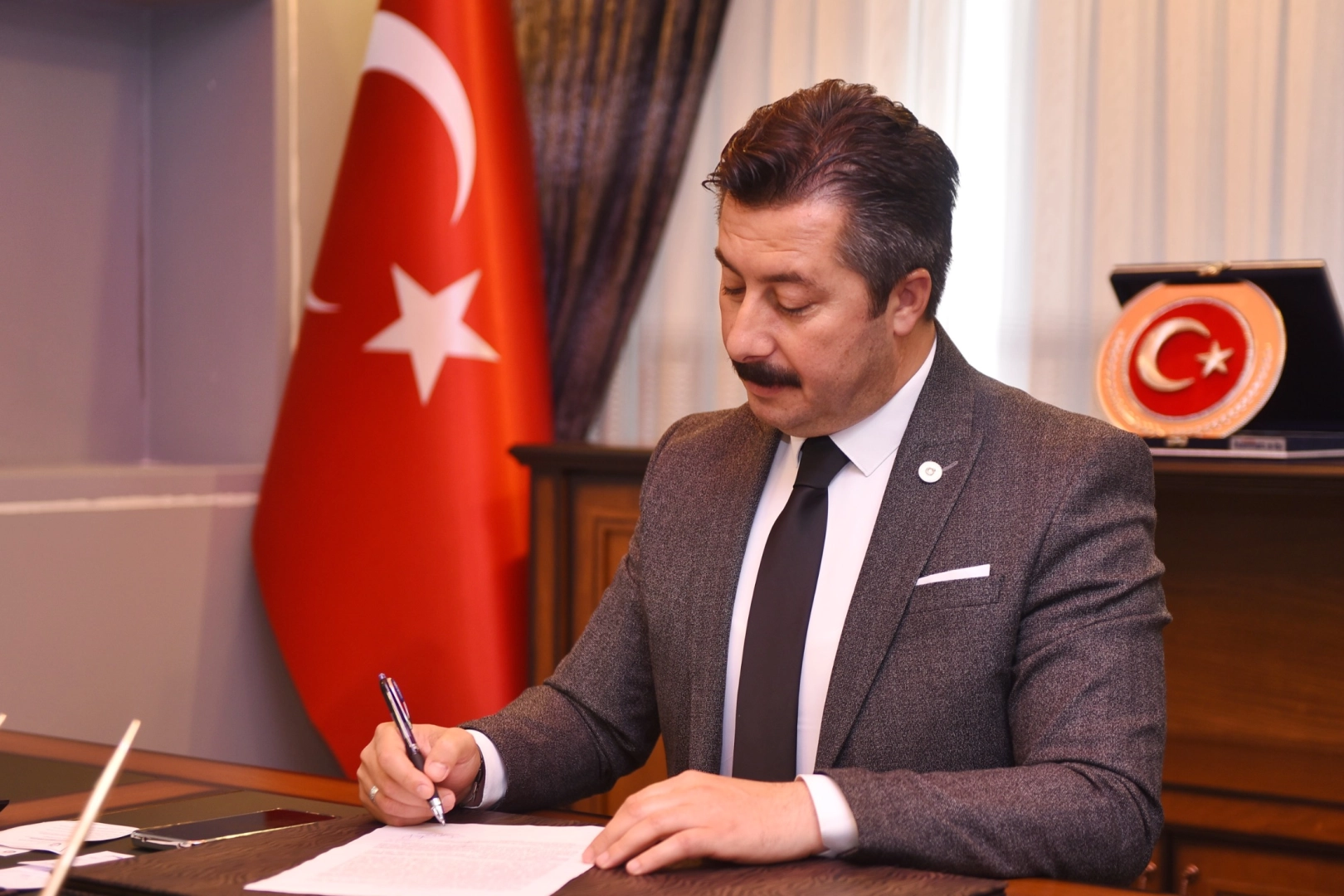 Bursa Yenişehir'de Başkan Özel'den 23 Nisan paylaşımı 