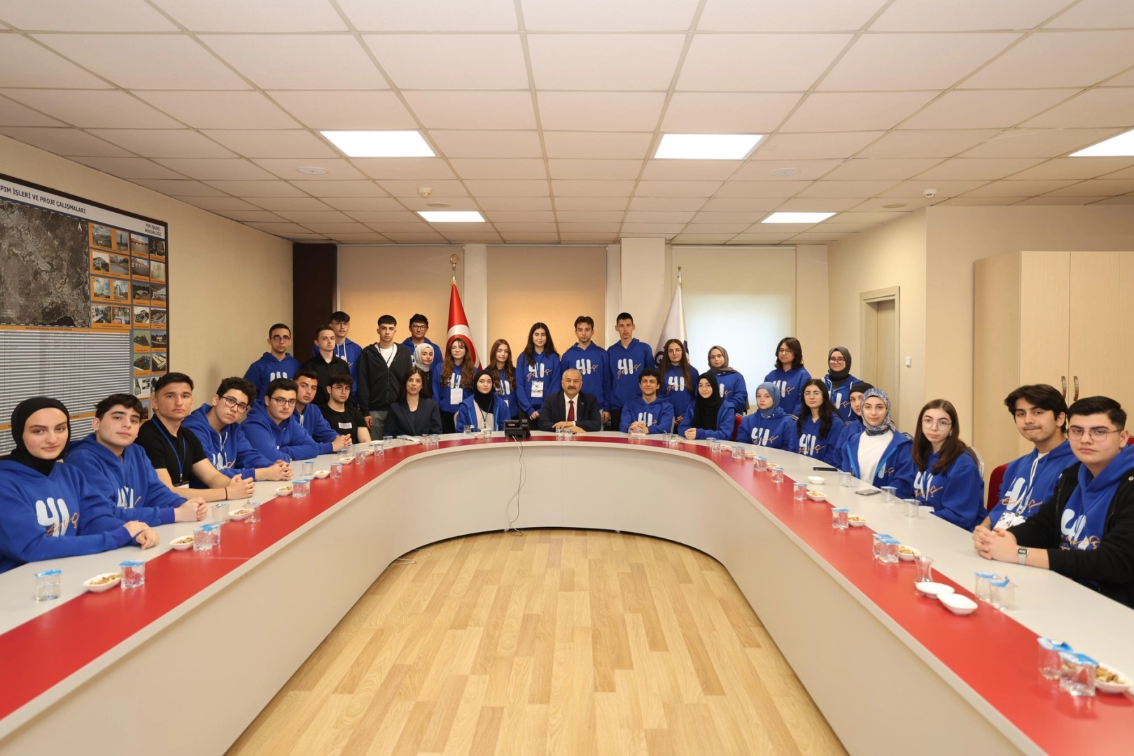 41 Genç’in başarılı öğrencileri Başkan Büyükgöz’e konuk oldu 