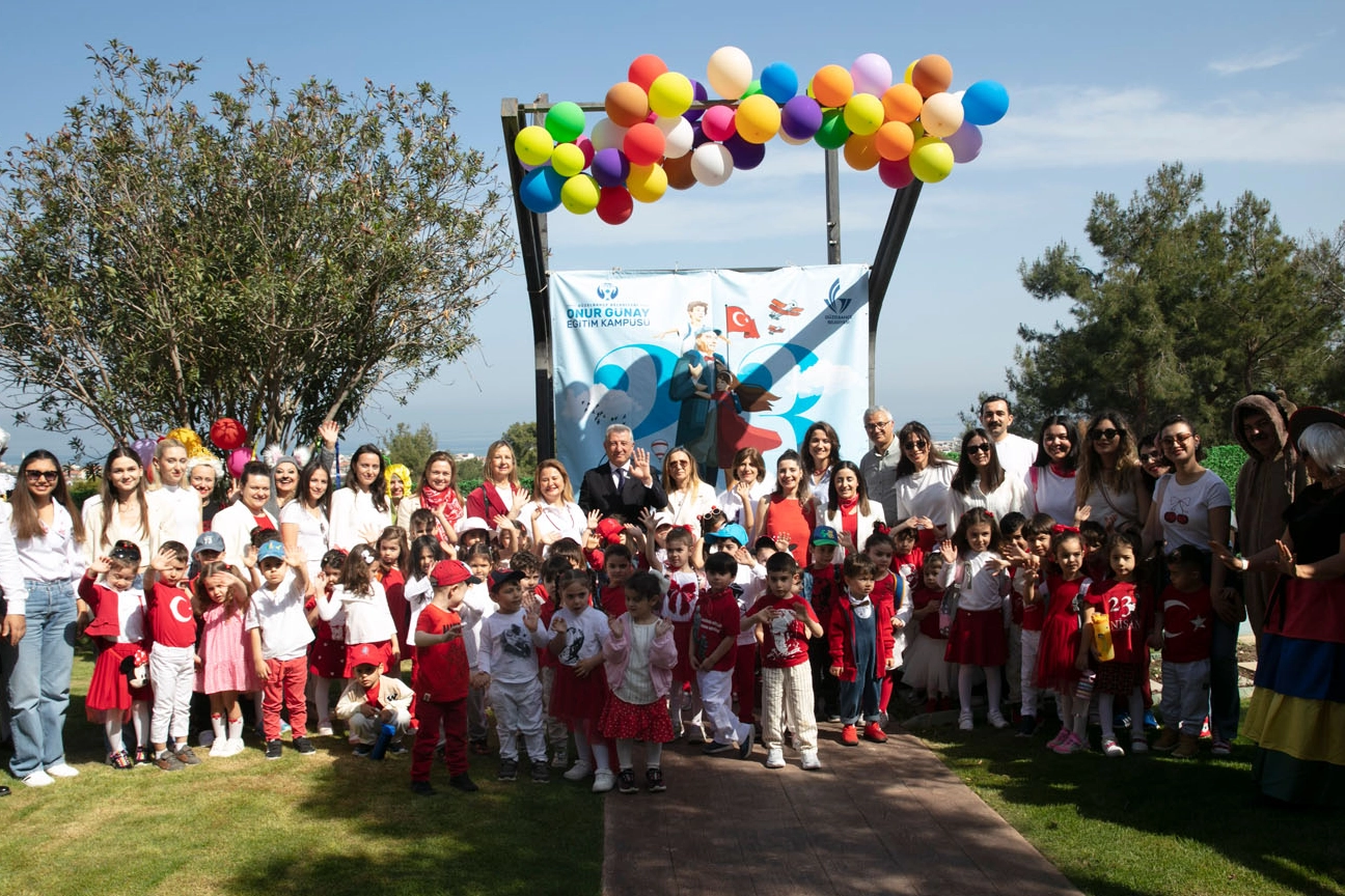 İzmir Güzelbahçe'de 23 Nisan coşkusu 