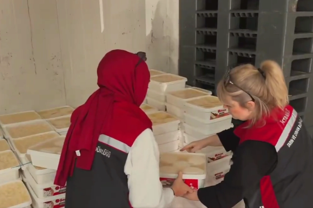 Bayrampaşa'da dev gıda denetimi... 35 ton peynire el kondu! 
