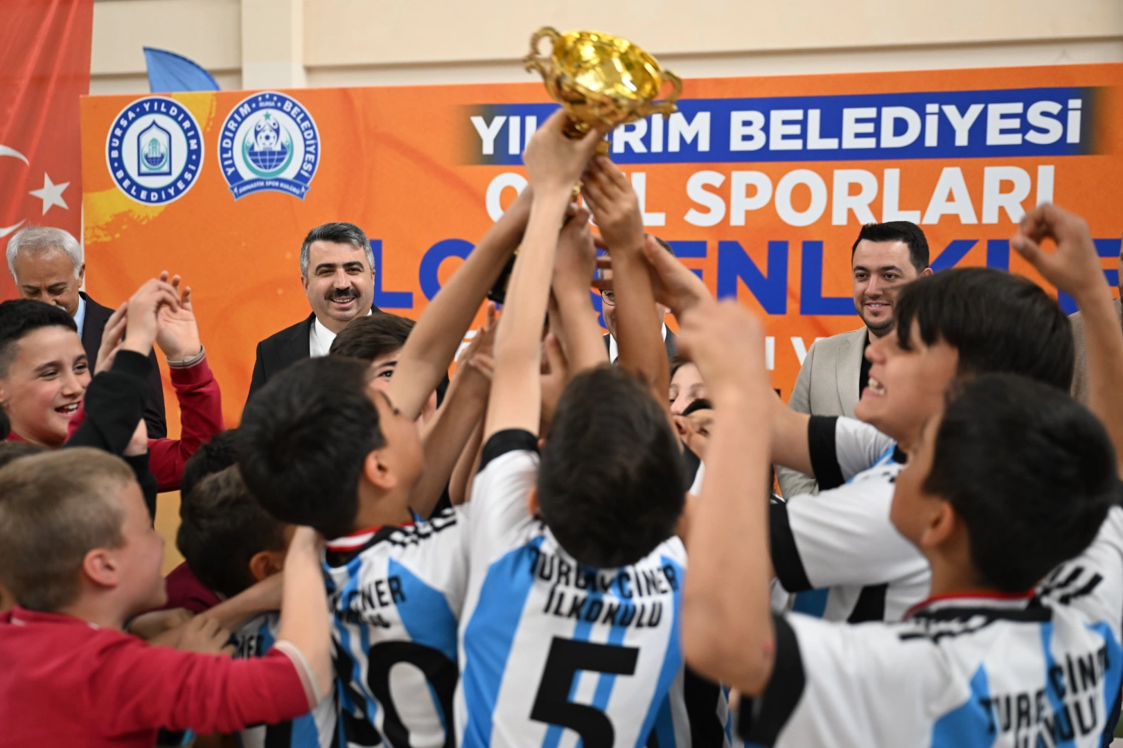Okul sporları ilçe şenliklerinde görkemli final 