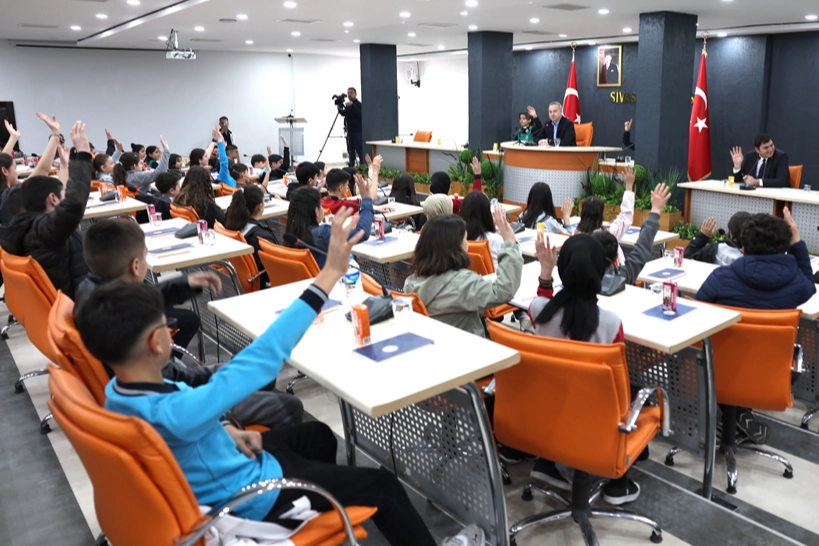 Sivas Belediye Meclisi'nde öğrencilerle özel oturum 