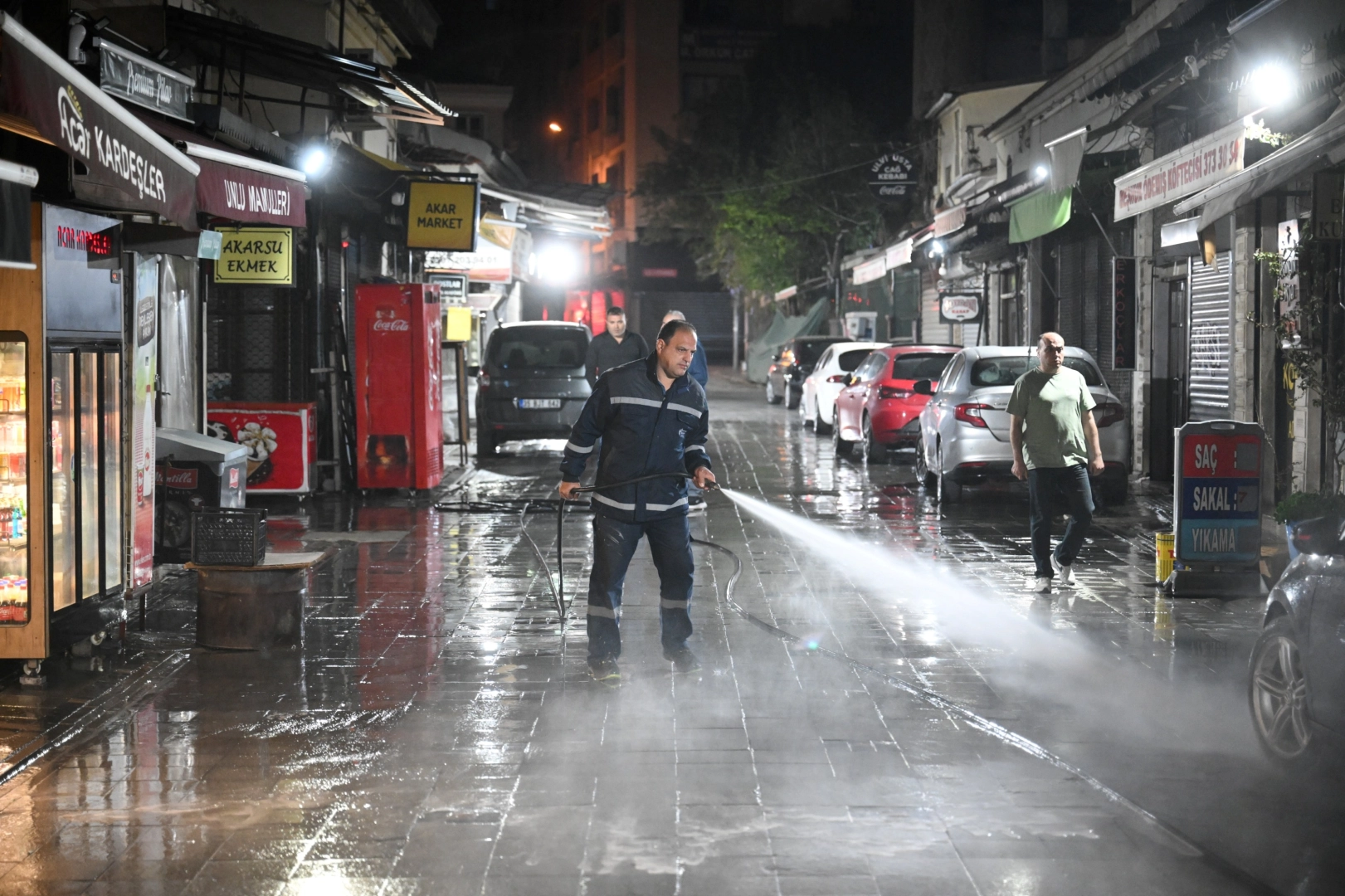 Tarihi Bornova Çarşısı’nda temizlik mesaisi 