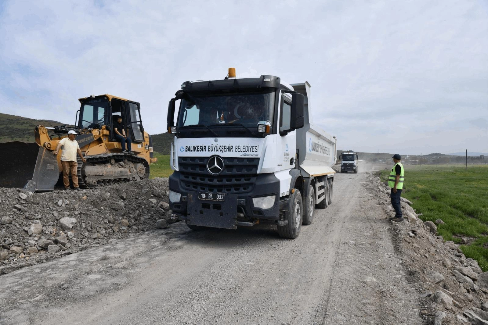 Balıkesir'de tehlikeli yollara neşter 