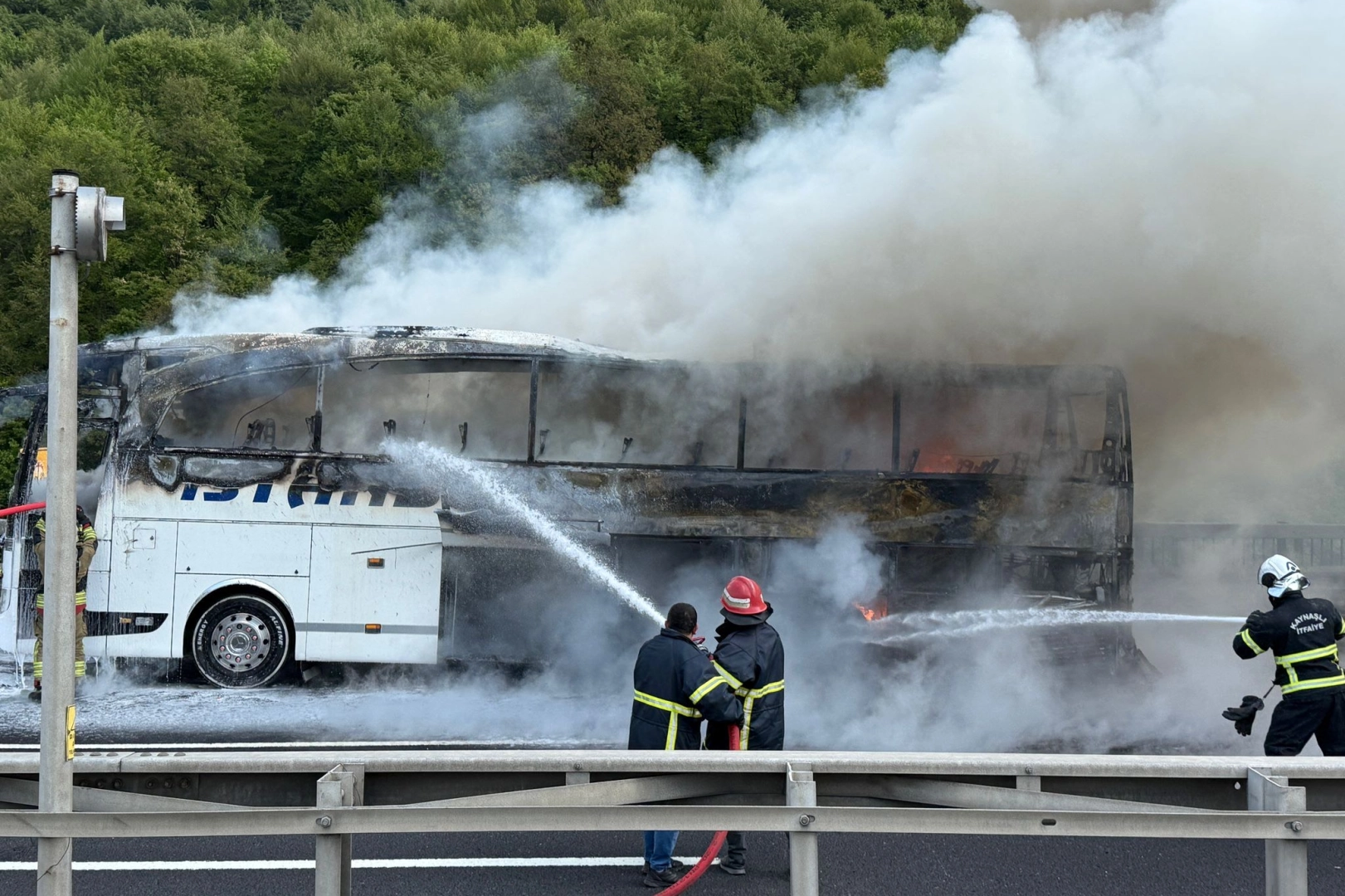 Düzce'de otobüs yandı 