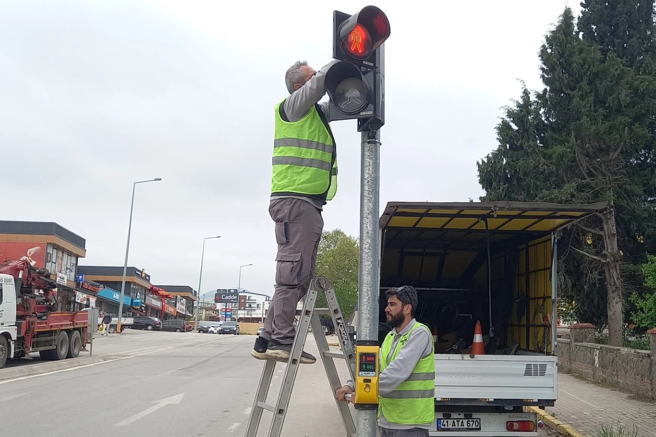 Kocaeli'de trafik ışıkları bakıma alındı 