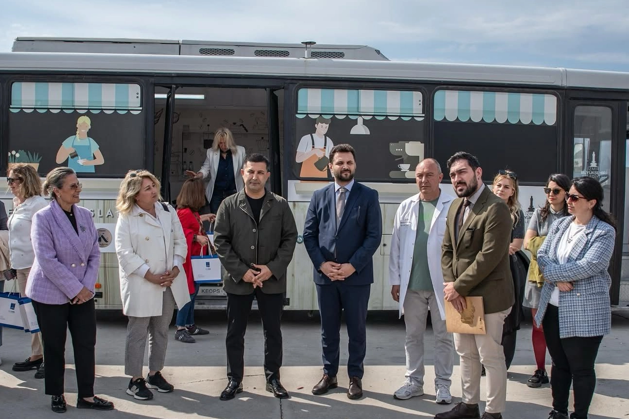 Mobil Barista Otobüsü Kuşadası’nda da gençlere ulaştı 