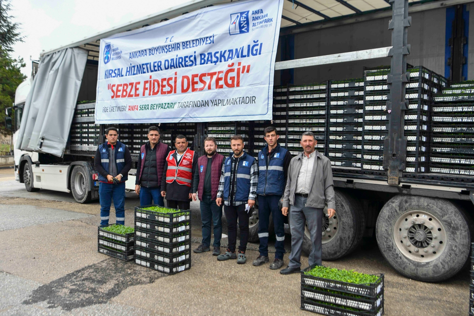 Ankara'da 1 milyonun üzerinde erkenci sebze fidesi dağıtıldı 