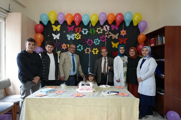 Kayseri Büyükşehir zabıtasından minik Asya'ya unutulmaz doğum günü 