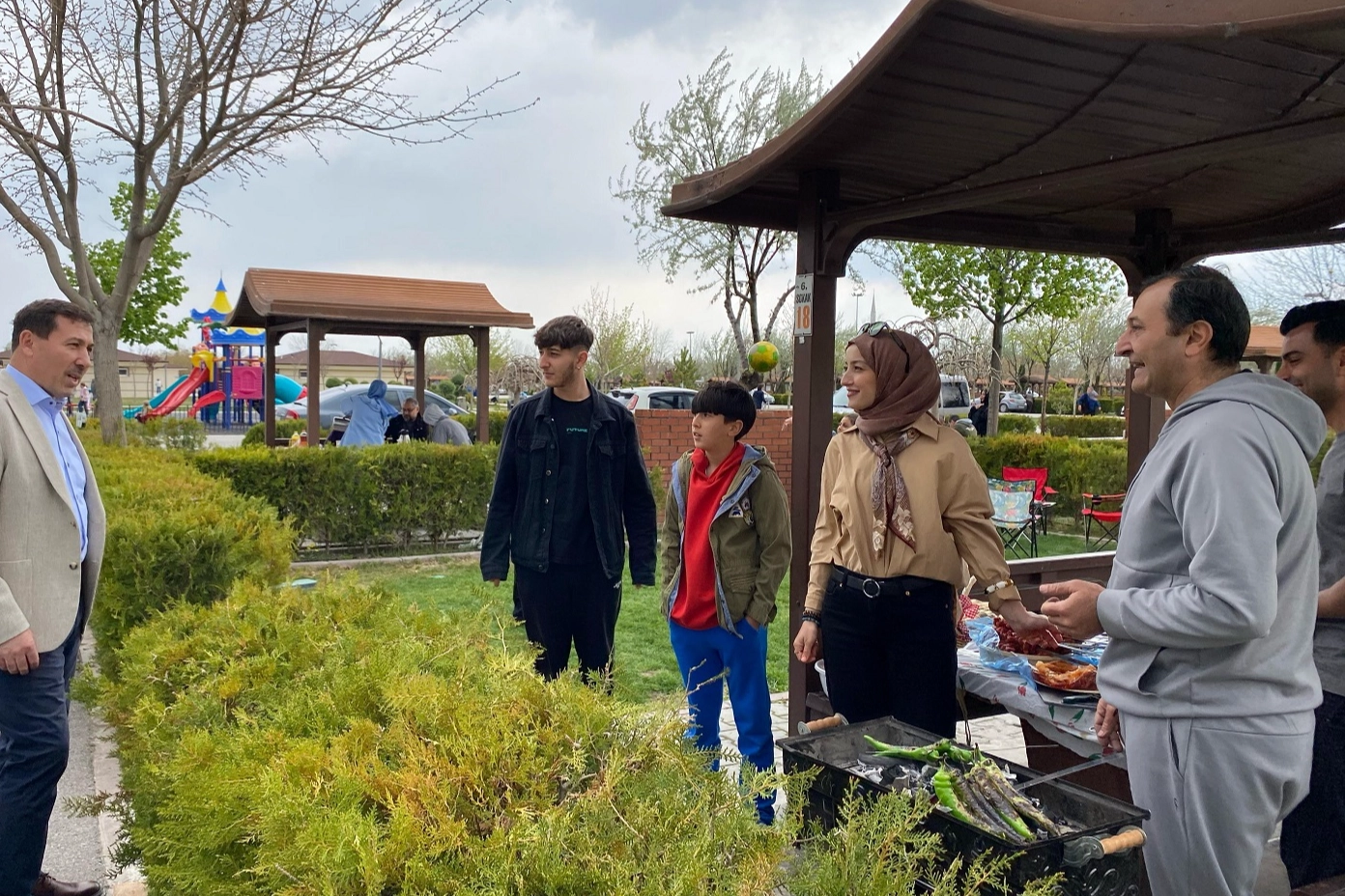 Kılca, piknik ve hobi bahçelerinde vatandaşlarla bir araya geldi 