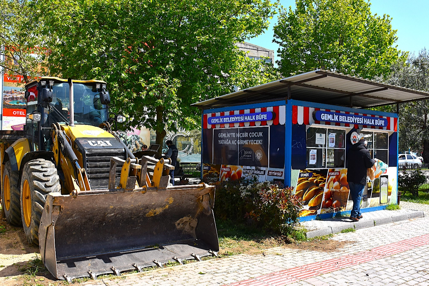 Bursa Gemlik meydanda yaya kaldırımı genişliyor 