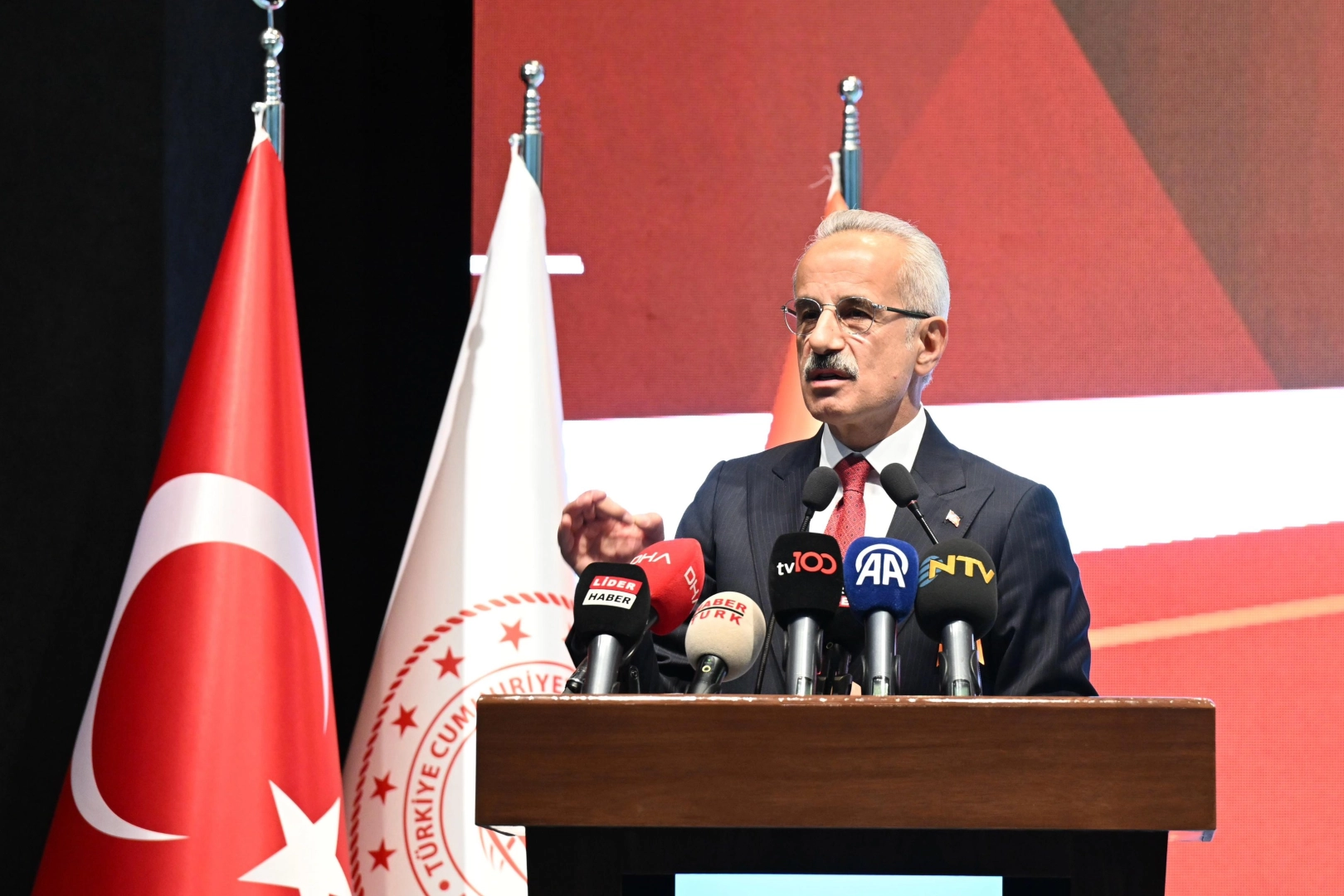Bakan Uraloğlu: Depremde ulaşım yapılarımız hasar görmedi 