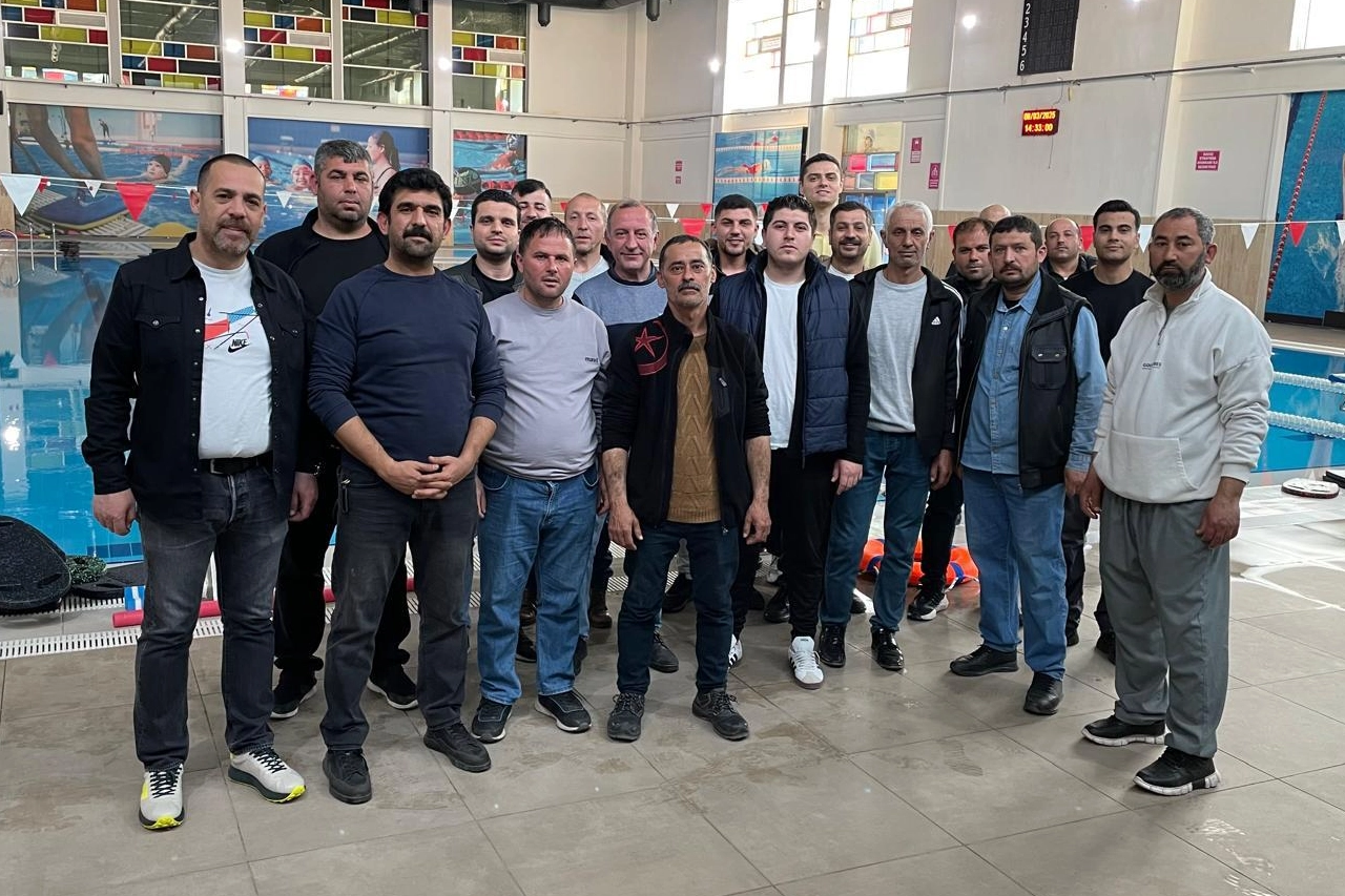 Hijyen ve güvenlik için havuz personeline eğitim 