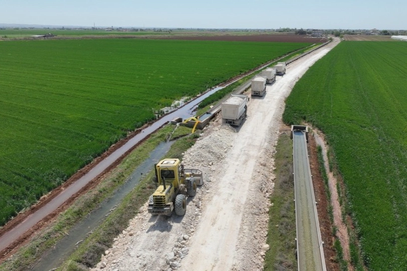 Büyükşehir, karayolları standartlarında yol yapıyor 
