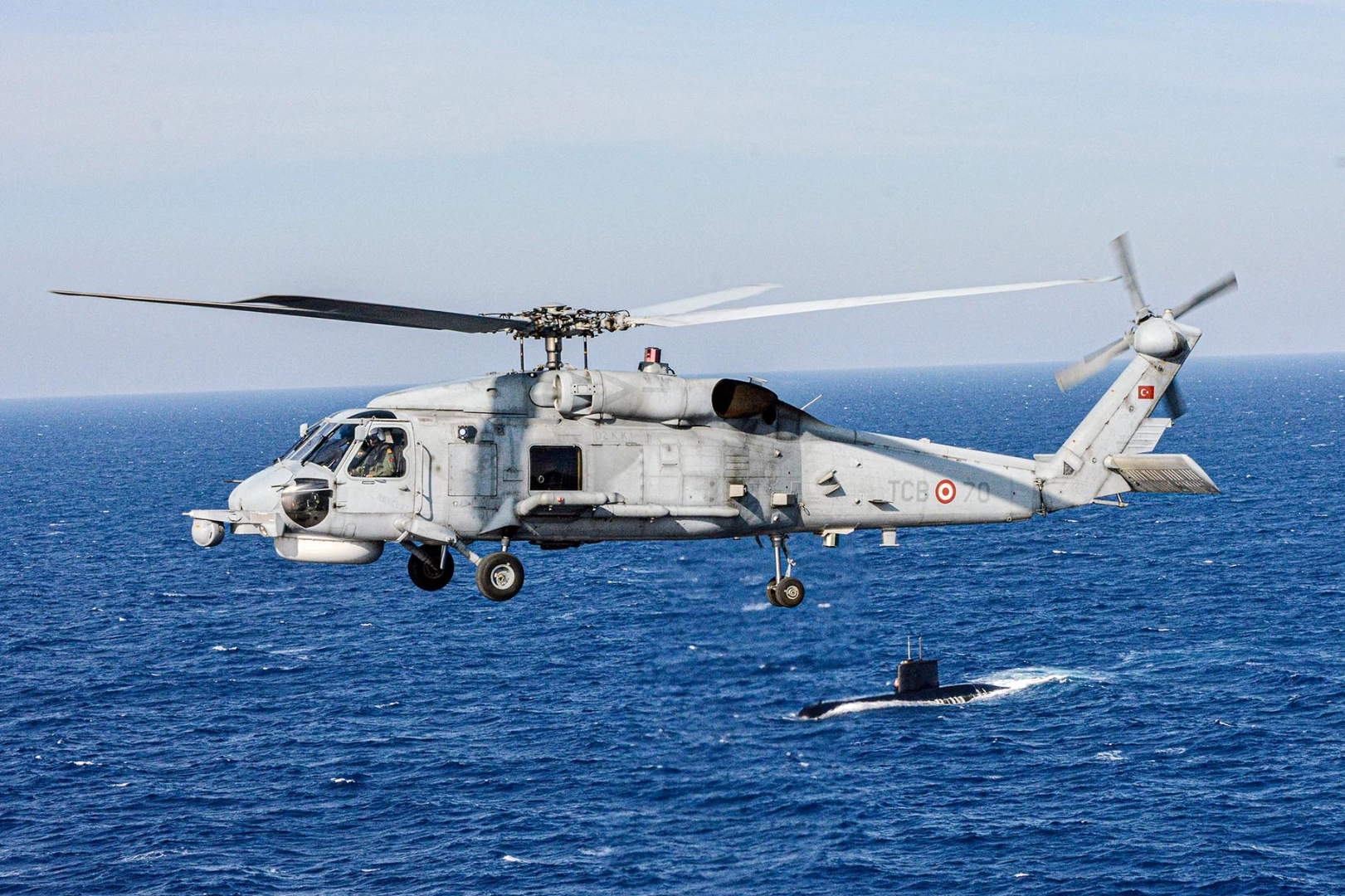 SH-70 helikopteri denize acil iniş yaptı! 