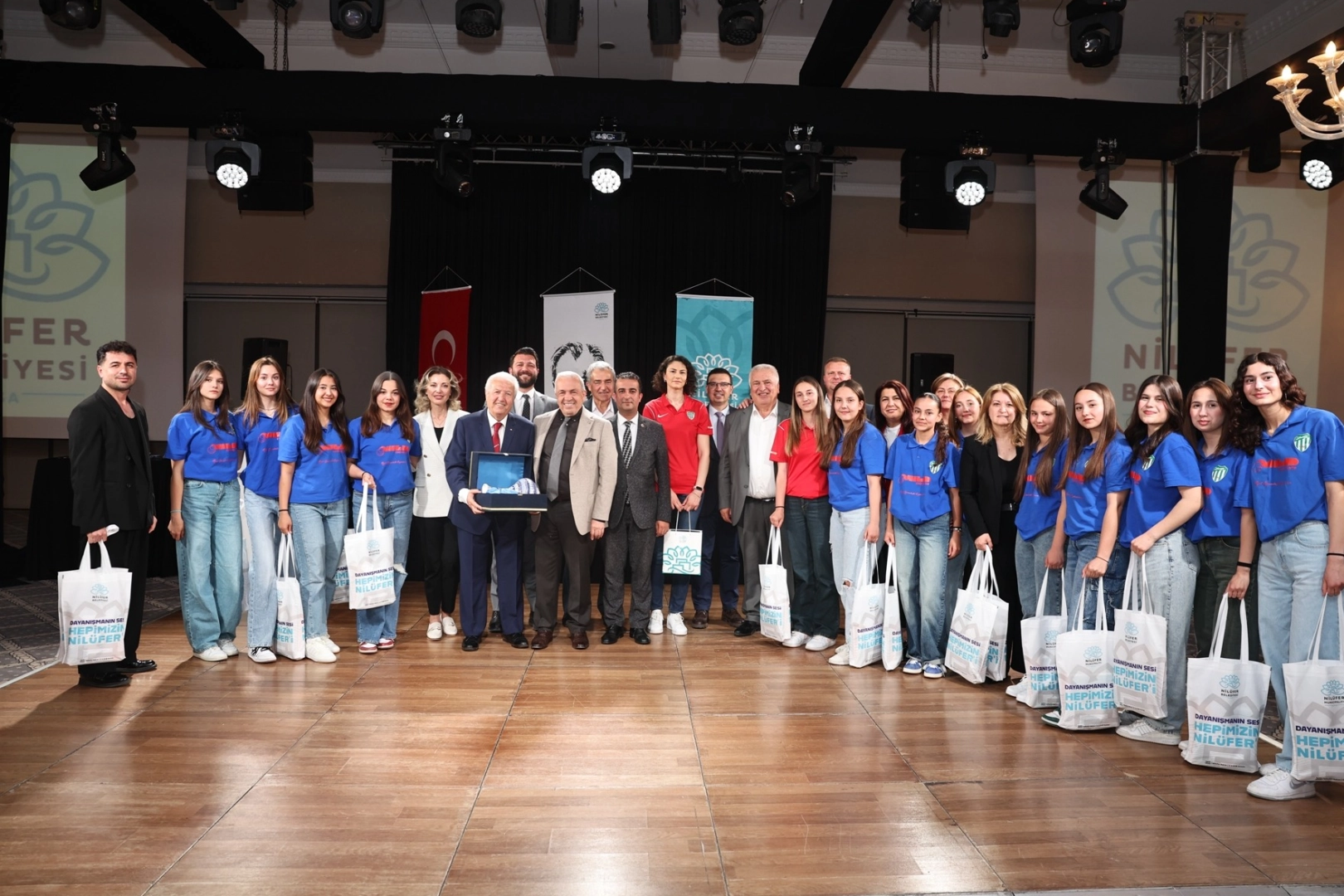 Nilüfer’den dünyaya barış ve kardeşlik mesajları 