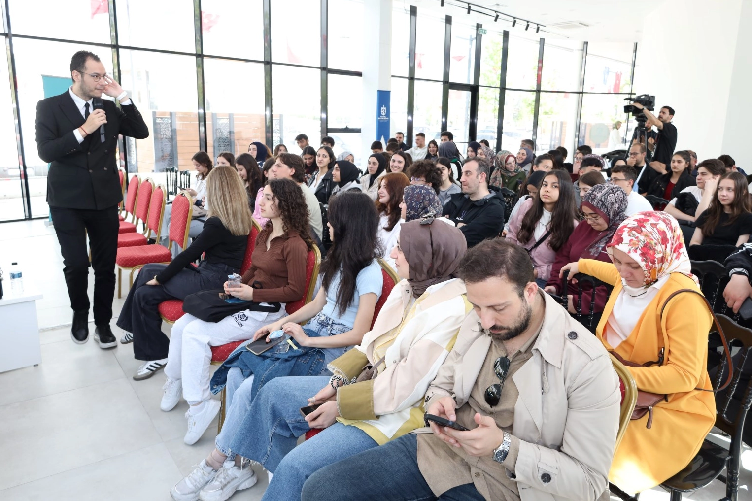 Prof. Dr. Samur, gençlerle yapay zekâyı konuştu 