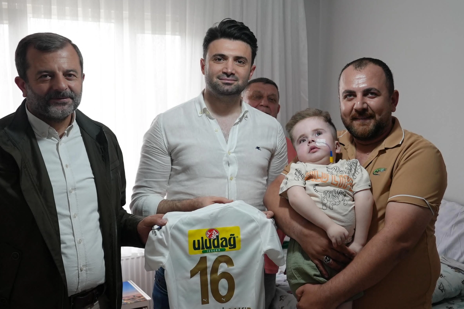 Bursa Gürsulu minik taraftara anlamlı ziyaret 