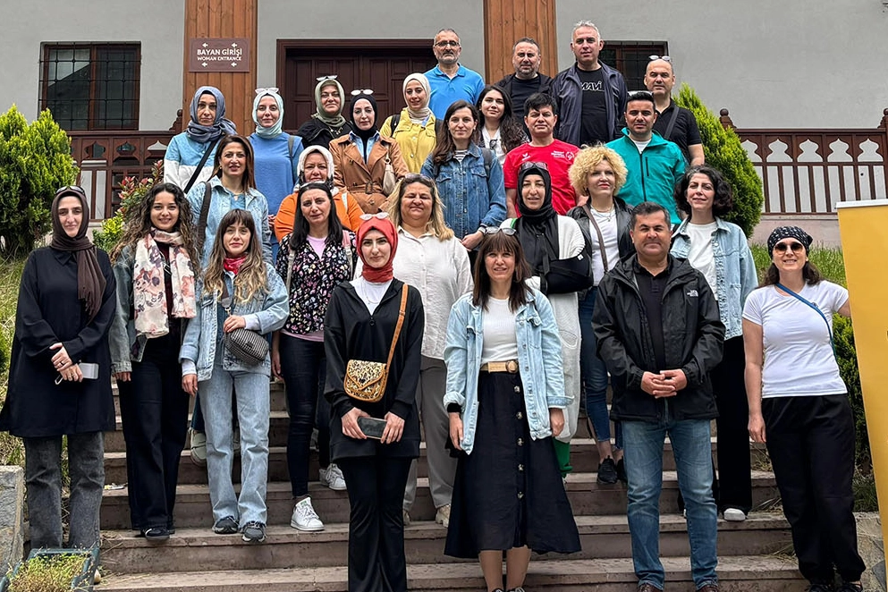 Eğitimciler doğal güzelliklerin ve kültürel zenginliklerin yolunu tuttu 