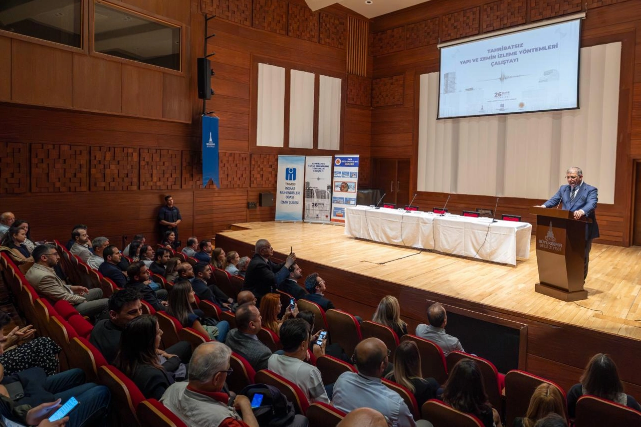 İzmir'de Başkan Tugay’dan güvenli kentleşme çağrısı 