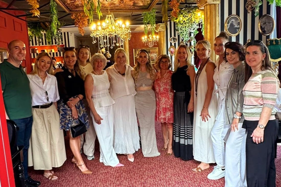 Bursa'da Victoria Art Cafe sanatseverlerle buluştu 