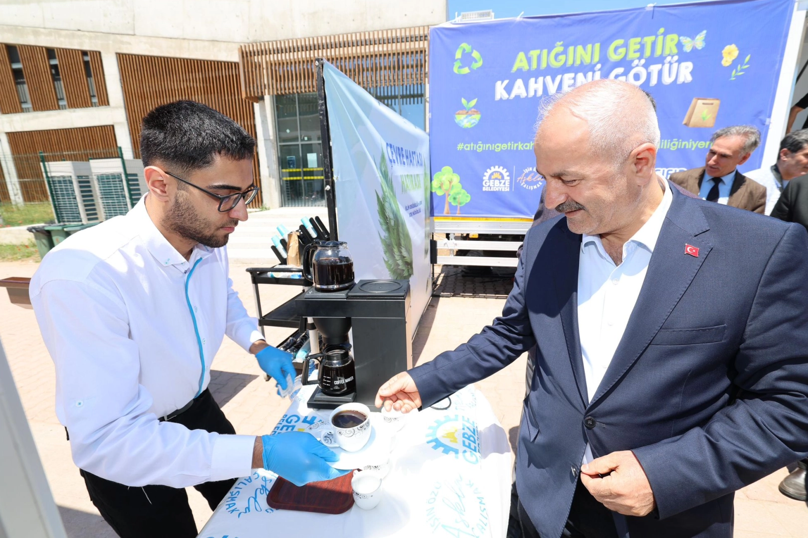 Gebze'de 'atığını getir, kahveni götür' 