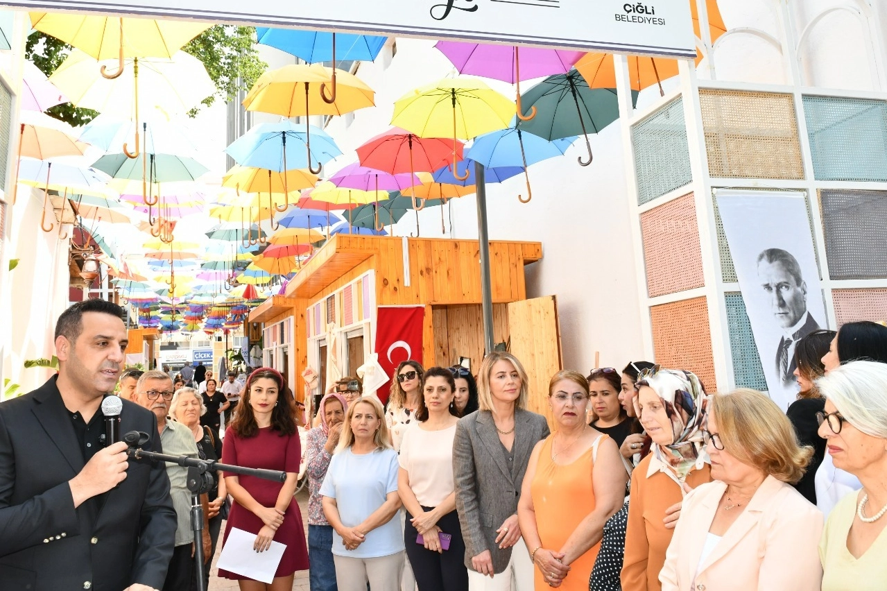 İzmir Çiğli’de kadınların el emeği ürünleri görücüye çıktı 
