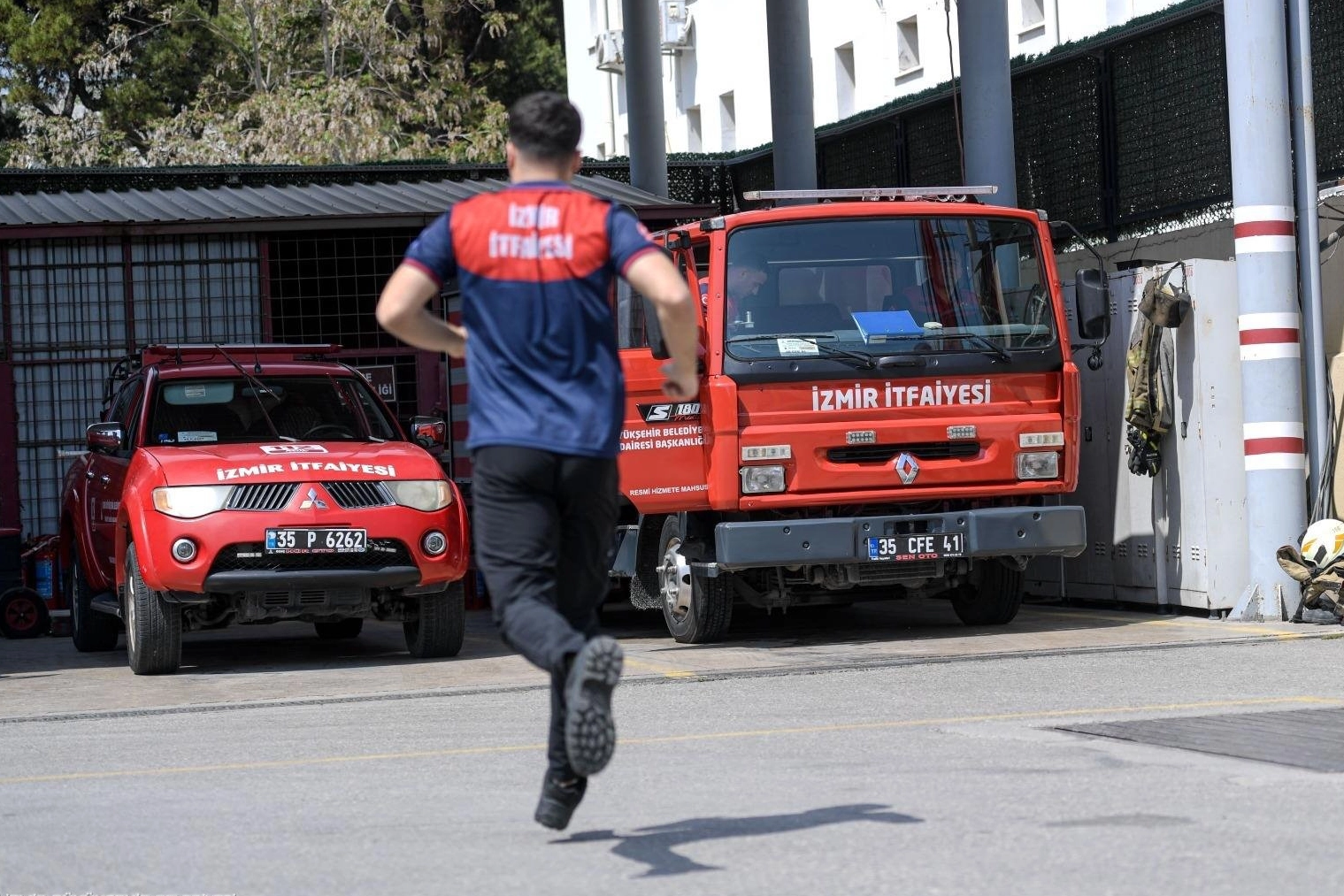 İzmir'de yaz öncesi yangın alarmı 