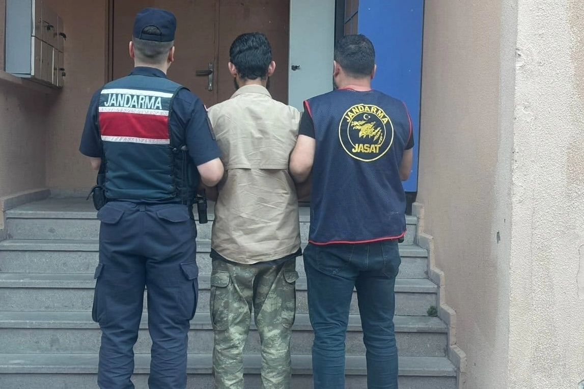 Artvin'de, kesinleşmiş 21 yıl 2 ay cezası bulunan şahsı JASAT yakaladı 