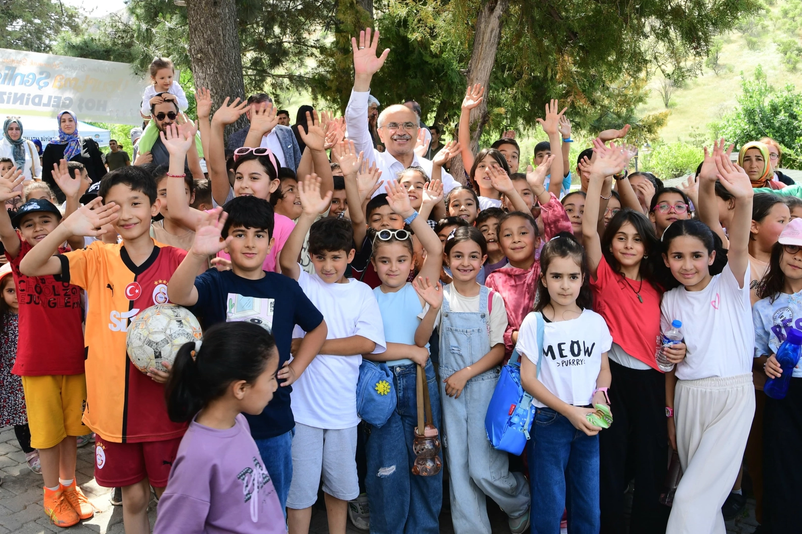 Rengarenk uçurtmalar Beydağı’nda gökyüzüyle buluştu 