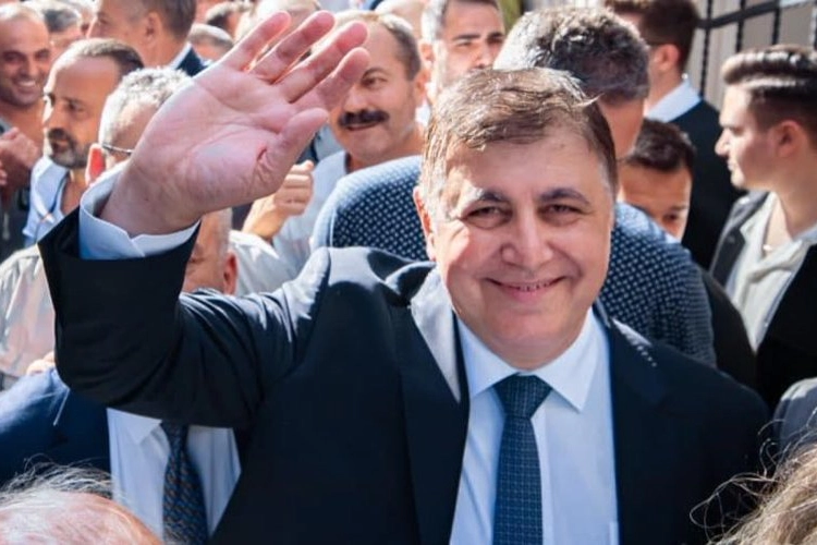 Başkan Tugay’dan greve karşı dayanışma çağrısı 
