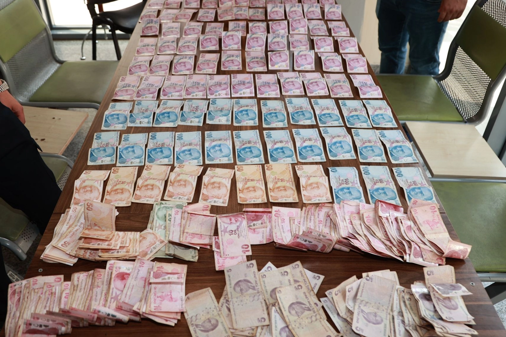 Gebze'de dilenci şoku! Üzerinden 20 bin TL'den fazla para çıktı! 