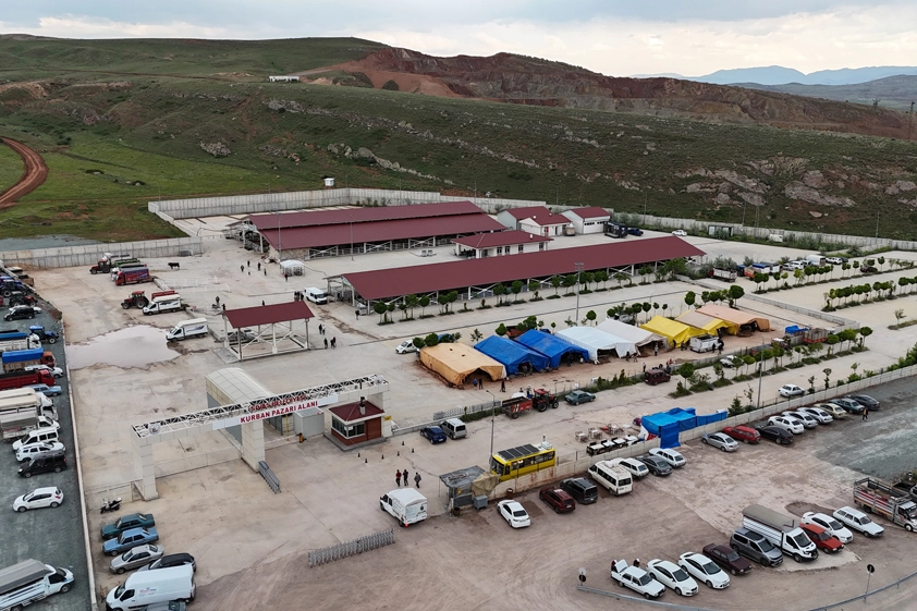 Sivas'ın yeni kurban pazarı herkesi memnun etti 