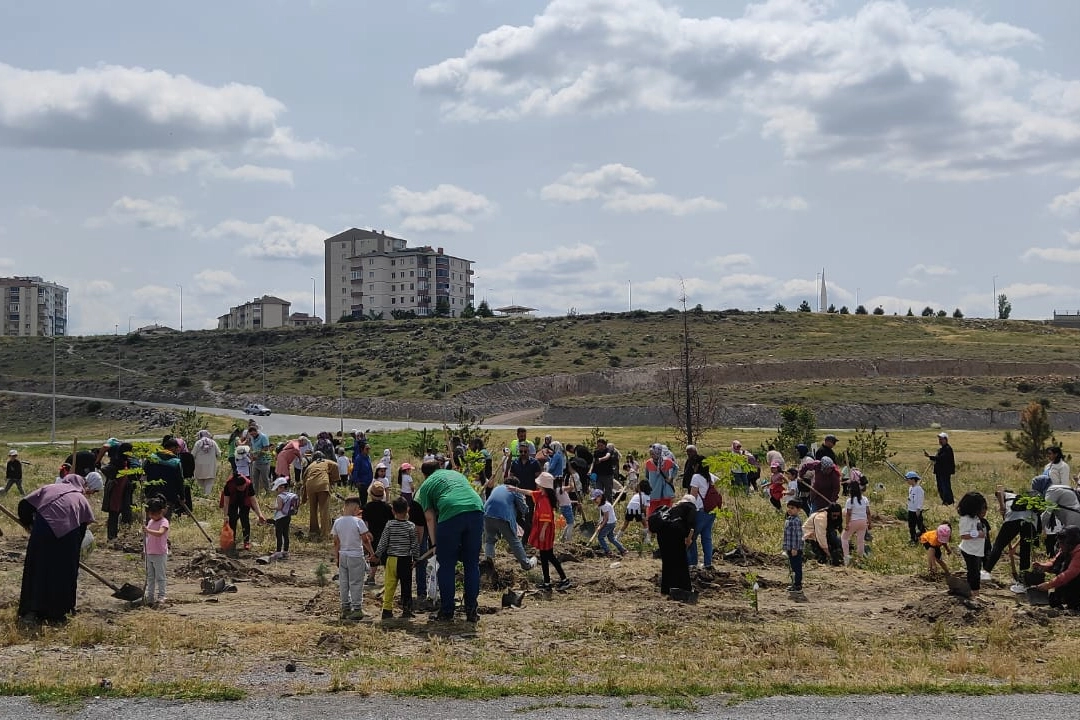Kayseri Büyükşehir'den öğrencilerle doğaya katkı 