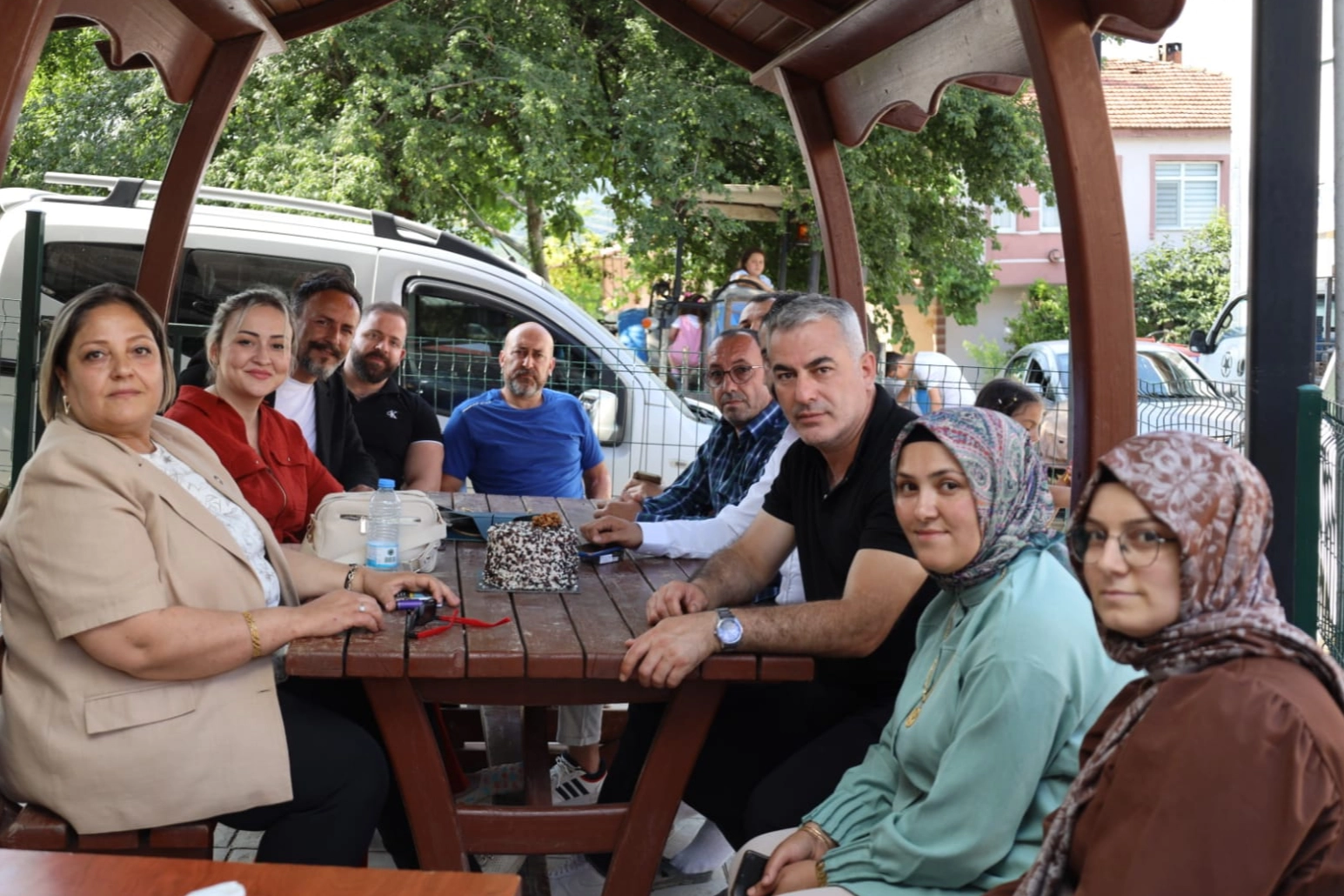İzmit Belediyesi’nden kırsal mahallelere bayram ziyareti 