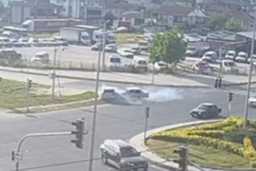 Düzce'de ışıklı kavşakta kaza 