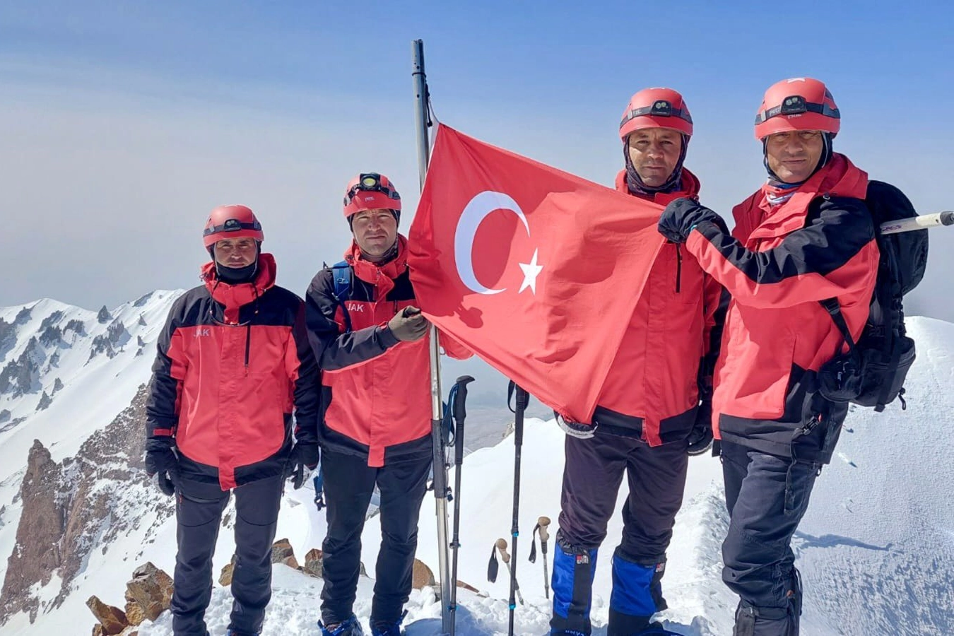 Jandarma 186. yılını Erciyes'in zirvesinde kutladı 