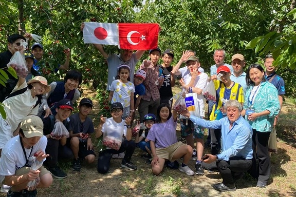 Denizli Büyükşehir’in kültür köprüsü kirazla kuruldu 