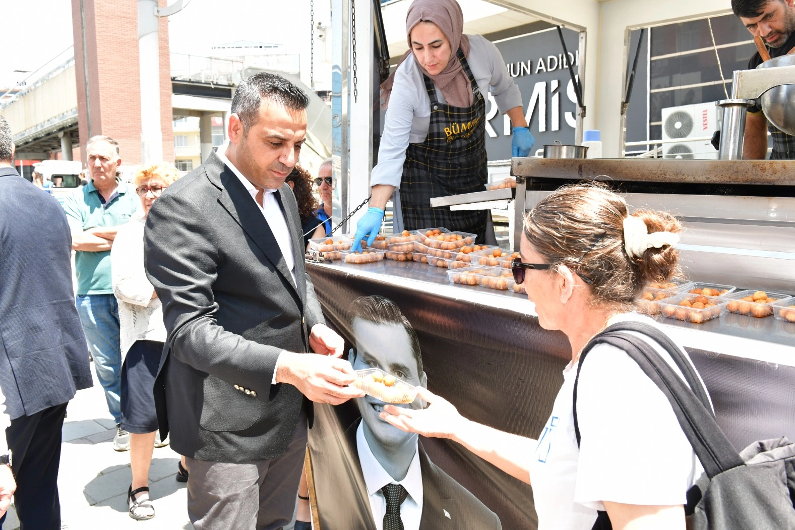 İzmir Çiğli'den Ferdi Zeyrek için lokma ikramı 