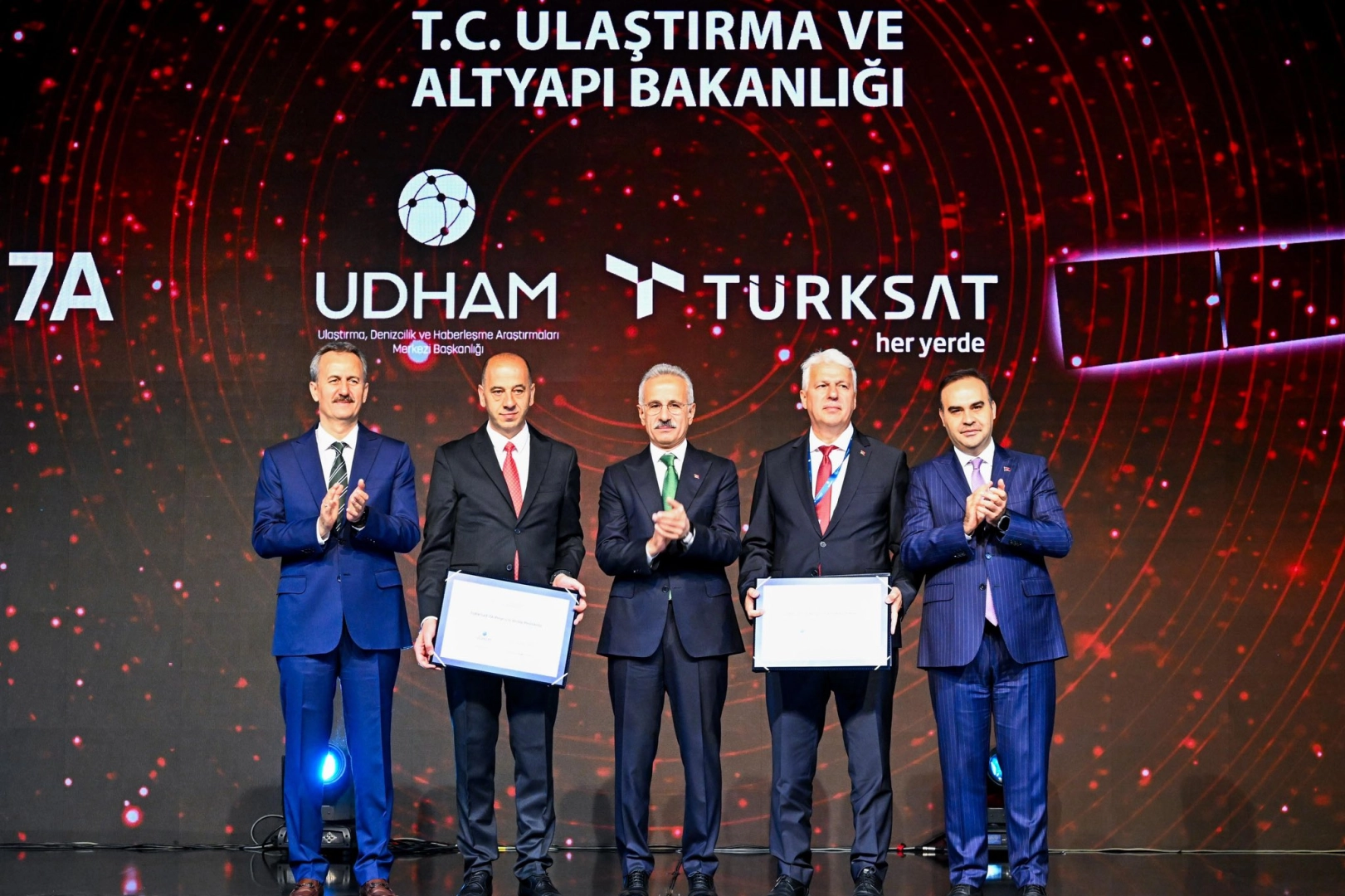 Uzayda Güçlü Türkiye... İmzalar TÜRKSAT 7A için atıldı 